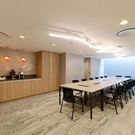 Centre By Ihg Отель 4*