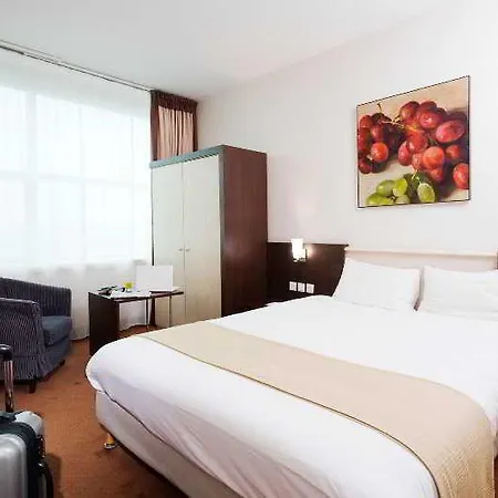 Отель Centre By Ihg