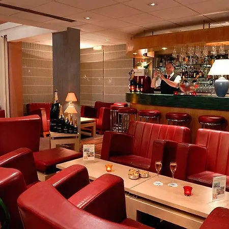 Centre By Ihg Hotel 4*