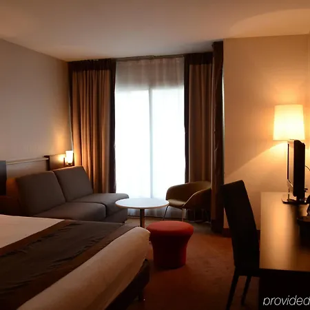 Centre By Ihg Hotel 4*