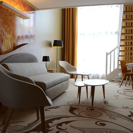 فندق Centre By Ihg 4*