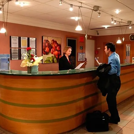 Centre By Ihg Отель