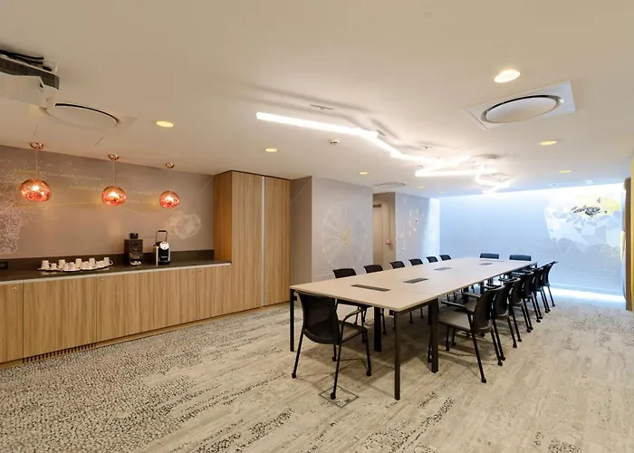 Centre By Ihg Hotel 4*