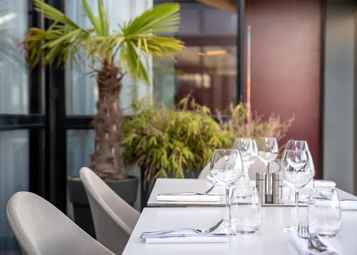 Hotel Centre By Ihg 4*