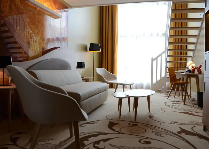 Hotel Centre By Ihg 4*